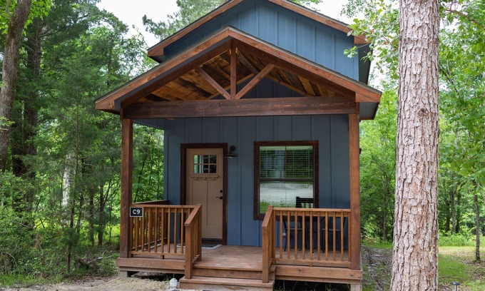 Livingston Cabin | Cozy, Spacious, and Right on the Banks of Rocky Creek, Two Creeks Crossing Resort