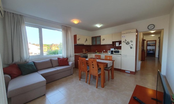 Budjaka Apartment | Cozy, spacious apartment near Paradise Bay