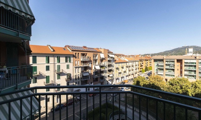 Vanchiglietta Apartment | Cozy&Spacious apt 2 min walk from the streetcar stop!