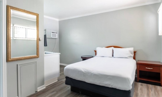 Riverview Apartment | Cozy Stay in Brownstown w/Wi-fi & Streaming TV