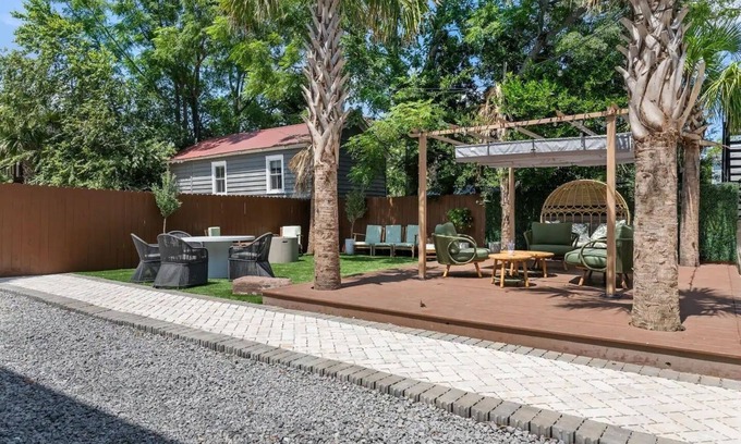Downtown Charleston House | Cozy Stays by King Street - New Luxury Suite