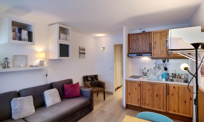 Les Menuires Apartment | Cozy studio for 2 at La Croisette, Les Menuires, with balcony and parking