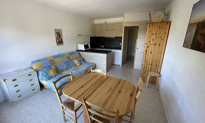 Laveissiere Apartment | Cozy Studio for 4 with WiFi, Ski-In/Ski-Out Access & Pet-Friendly in Laveissière