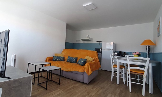 LʼAiguillon-sur-Mer Apartment | Cozy Studio Near Beach, Center & Port for 2