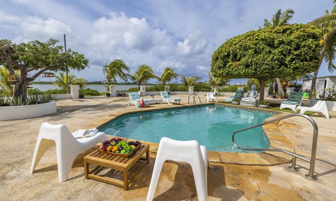 Malmok Apartment | Cozy Studio Great Location Pool Walk 2 Beach