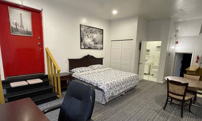 Center City Apartment | Cozy Studio in City Center - 2F