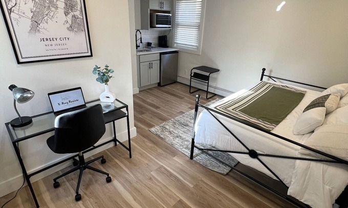 Historic Downtown Apartment | Cozy studio in Downtown Jersey City with WiFi, minutes to PATH