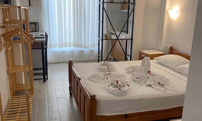 Marmaris City Center Apartment | Cozy studio in lovely Muğla with AC, WiFi