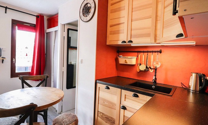Le Lavachet Apartment | Cozy Studio in Tignes Le Lavachet · Ski-In/Ski-Out · Near Shops · Balcony · Bathtub