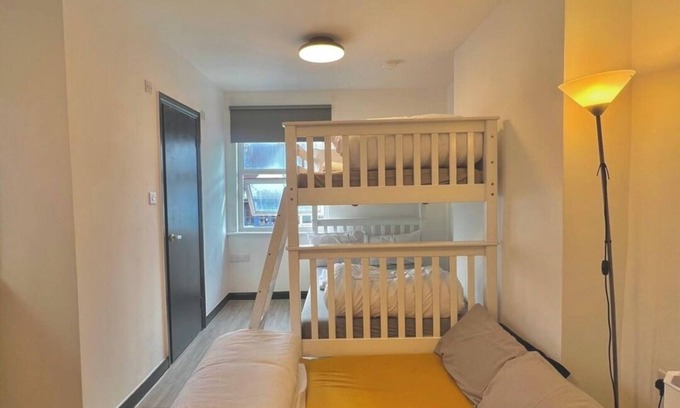 Golders Green Apartment | Cozy studio just a 1-minute walk from Golders Green Station.