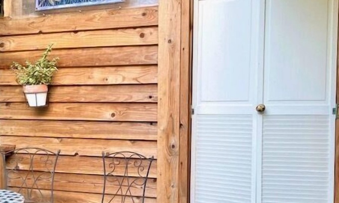Freestone Cottage | Cozy Studio Loft, Cute Serene Space in the Woods!