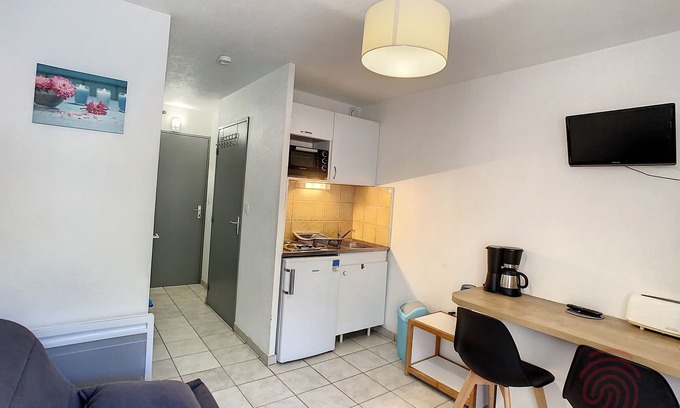 Lamalou-les-Bains Apartment | Cozy Studio Near Spa, Pet-Friendly, WiFi, Balcony, and Free Parking
