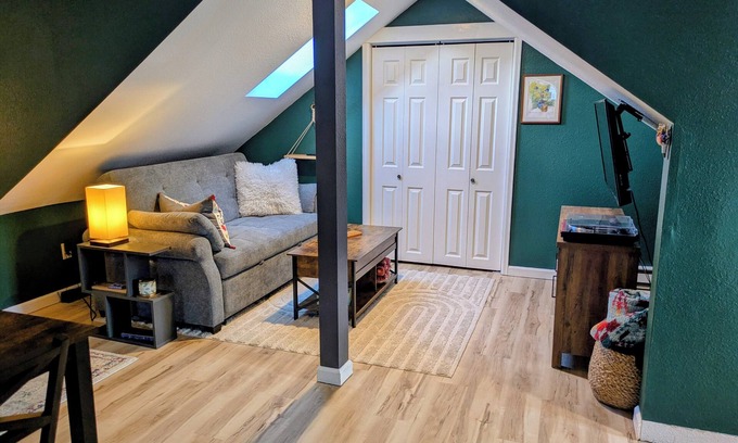 Capitol Hill House | Cozy Studio near CSU & Old Town
