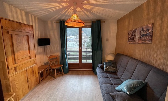 Laveissiere Apartment | Cozy studio with balcony, pets allowed, Le Lioran