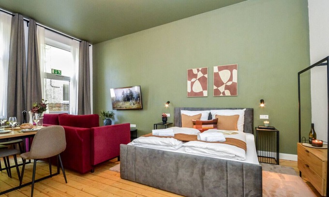 Bielefeld Apartment | Cozy studio with kitchen & bathroom in the city center (P1)