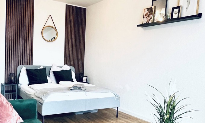 Andreasvorstadt Apartment | Cozy studio with kitchen, Netflix & panoramic views near the city