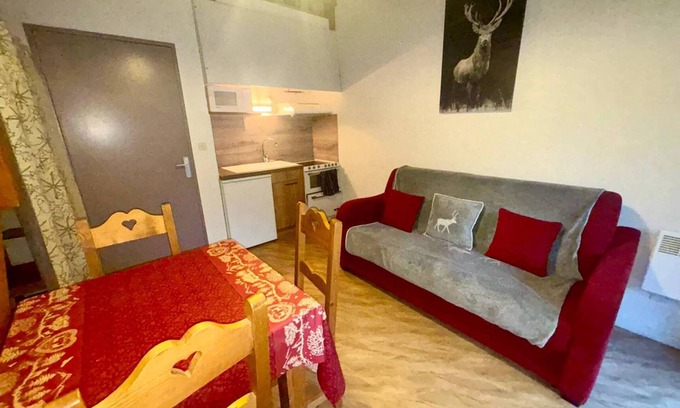 Les Angles Apartment | Cozy Studio with Mezzanine, Ski Lockers, and Free WiFi in Les Angles