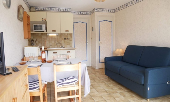 Carnac Apartment | Cozy Studio with Private Garden, 50m from Beach, Parking Included
