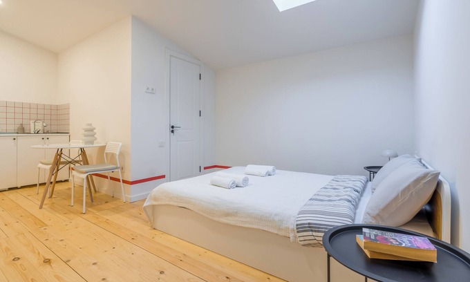 mtatsminda Apartment | Cozy studio with WiFi and AC in charming T'bilisi