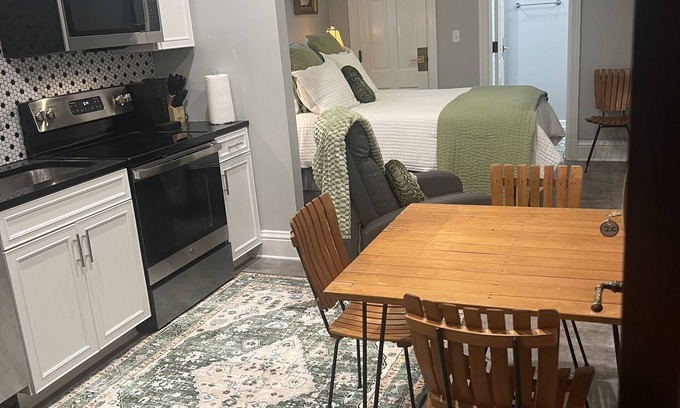 Pascagoula Apartment | Cozy Stylish Executive Studio, Great Downtown Pascagoula Location
