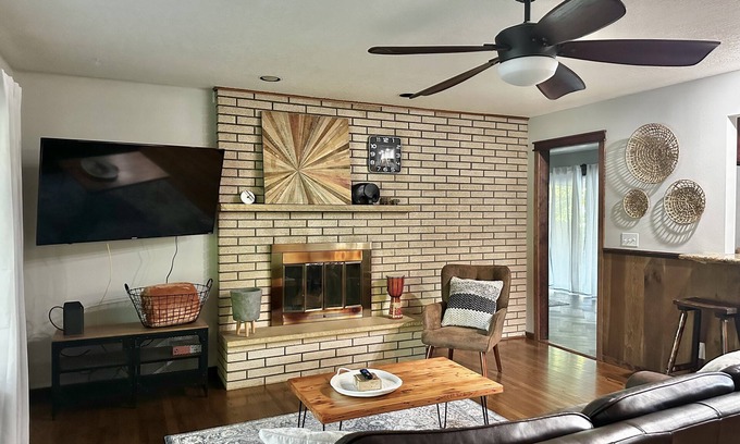 Hillsboro House | Cozy & Stylish Homenn