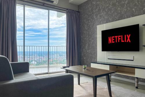 Larut Apartment | Cozy Sunset View High Floor Condo with Free WiFi Netflix