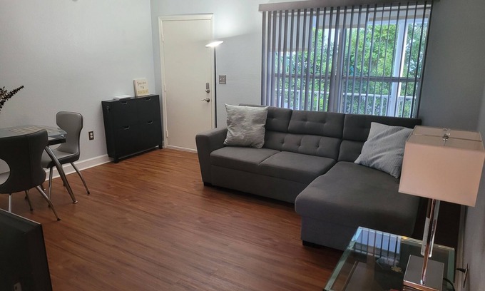 Surfside Condo | Cozy Surfside One bedroom condo right next to the beach