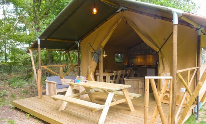 Ruinen House | Cozy tent lodge with microwave, in a holiday park near three national parks