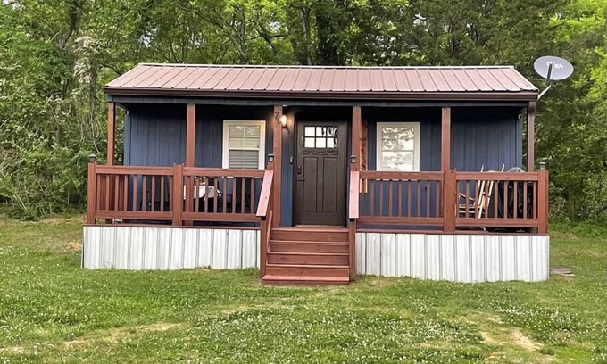 Eva House | Cozy tiny home cabin in Eva, TN near Kentucky Lake