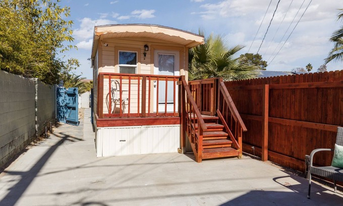 Royal Crest Rancheros House | Cozy Tiny House for Two with Private Yard in Paradise
