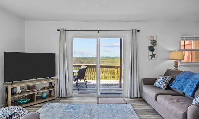 Sneads Ferry House | Cozy Townhouse w/Beach Access & Intracoastal View