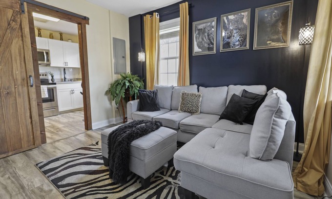 Memphis House | Cozy Townhome in Midtown Memphis for Two