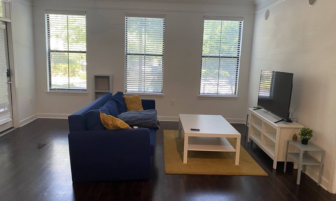 Marietta House | Cozy Townhouse located close to everything!