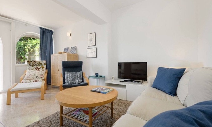 Urbanizacion Costabella House | Cozy Townhouse walking distance to the beach in Costabella, Marbella