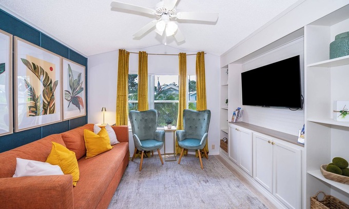 Kissimmee Cottage | Cozy Tropical Cottage - 4 mi to Disney