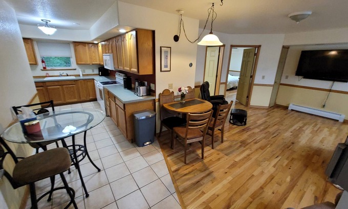 Lakeside House | Cozy two bedroom apartment off of flathead lake