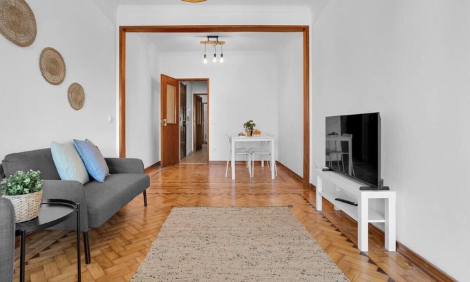 Cacilhas Apartment | Cozy Two Bedroom Apartment in the Center of Almada