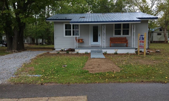 Mountain View Cottage | Cozy unique cottage home. Ready for you to enjoy all the Ozark Mountains offers.