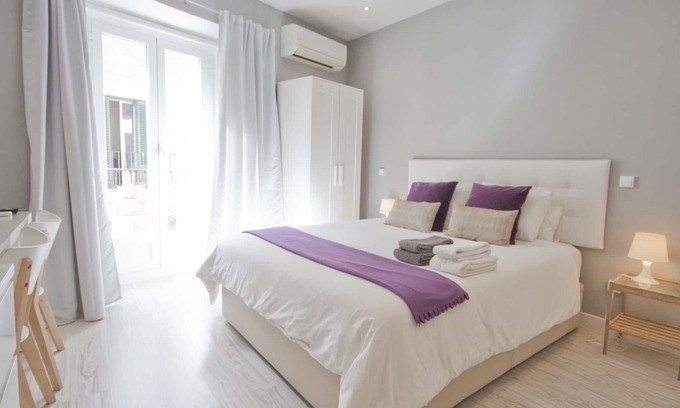 Barrio de las Letras Apartment | Cozy upscale apt museum mile AC