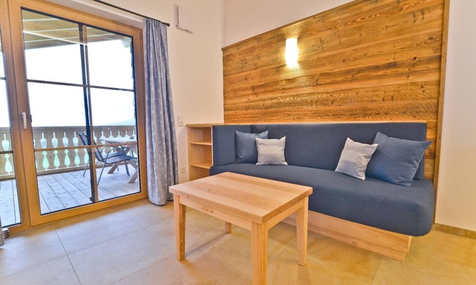 Arnbruck Apartment | Cozy vacation apartment (70sqm) on the 1st floor with private balcony and exposed roof trusses