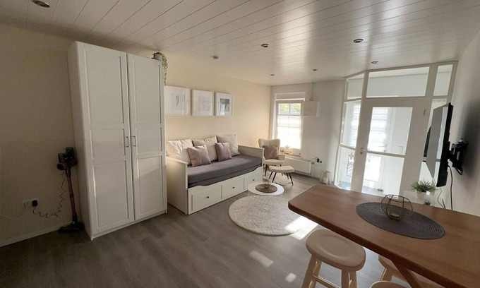 Ellenberg Apartment | Cozy vacation apartment with canopy 5 minutes from the harbour