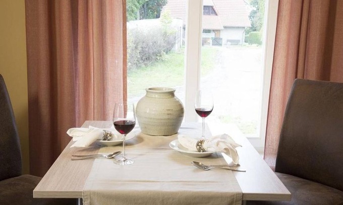 Stolpe Apartment | Cozy vacation apartment west wing Landrat Erdmann WF-40 in Stolpe on Usedom