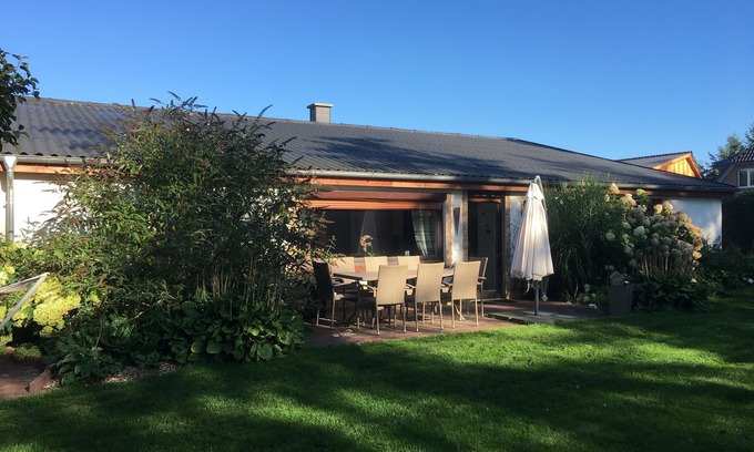 Zetel House | Cozy vacation home with large garden in a quiet location near the North Sea coast