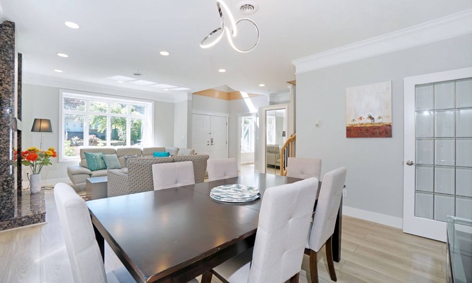 West Side House | Cozy Vancouver Home Stay
