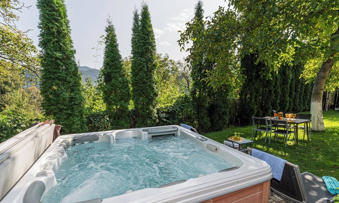 Brasov Villa | Cozy villa with jacuzzi located in the middle of nature with stunning views!