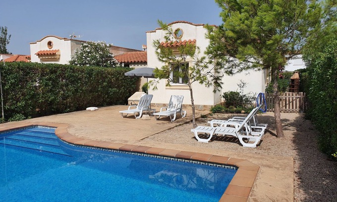 Riumar Villa | COZY VILLA WITH PRIVATE POOL in DELTA DE L' EBRE