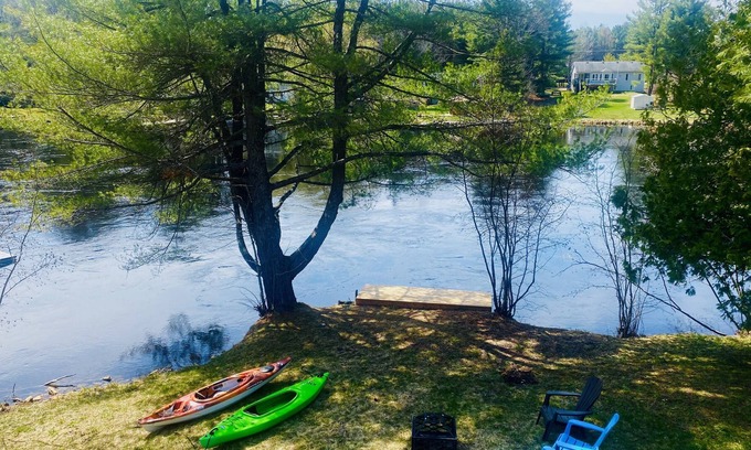 Washago House | Cozy water-front family-sized cottage w/hot tub!