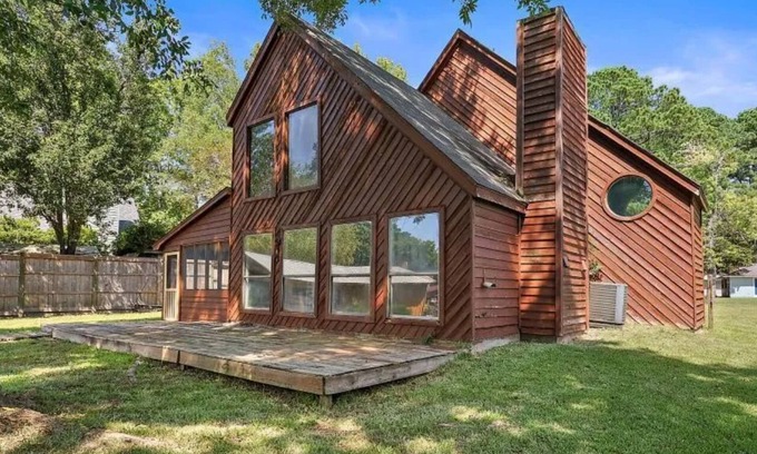 Madison House | Cozy waterfront home located on the Ross Barrett Reservoir in Madison, MS!