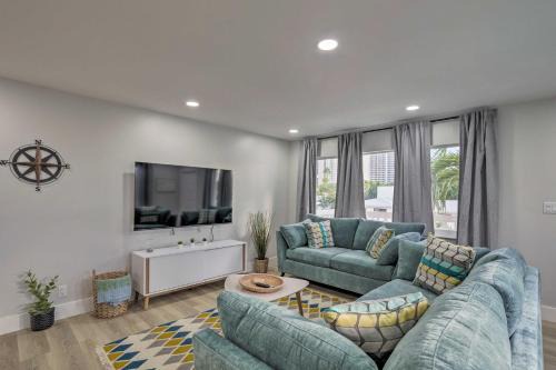 Singer Island Apartment | Cozy West Palm Beach Condo 1 Block to Shore!