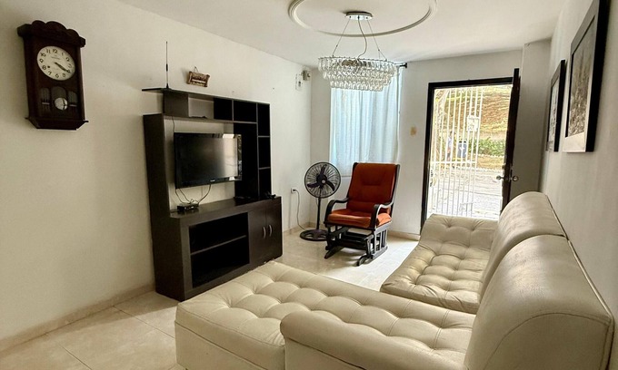 Riomar Apartment | Cozy white house